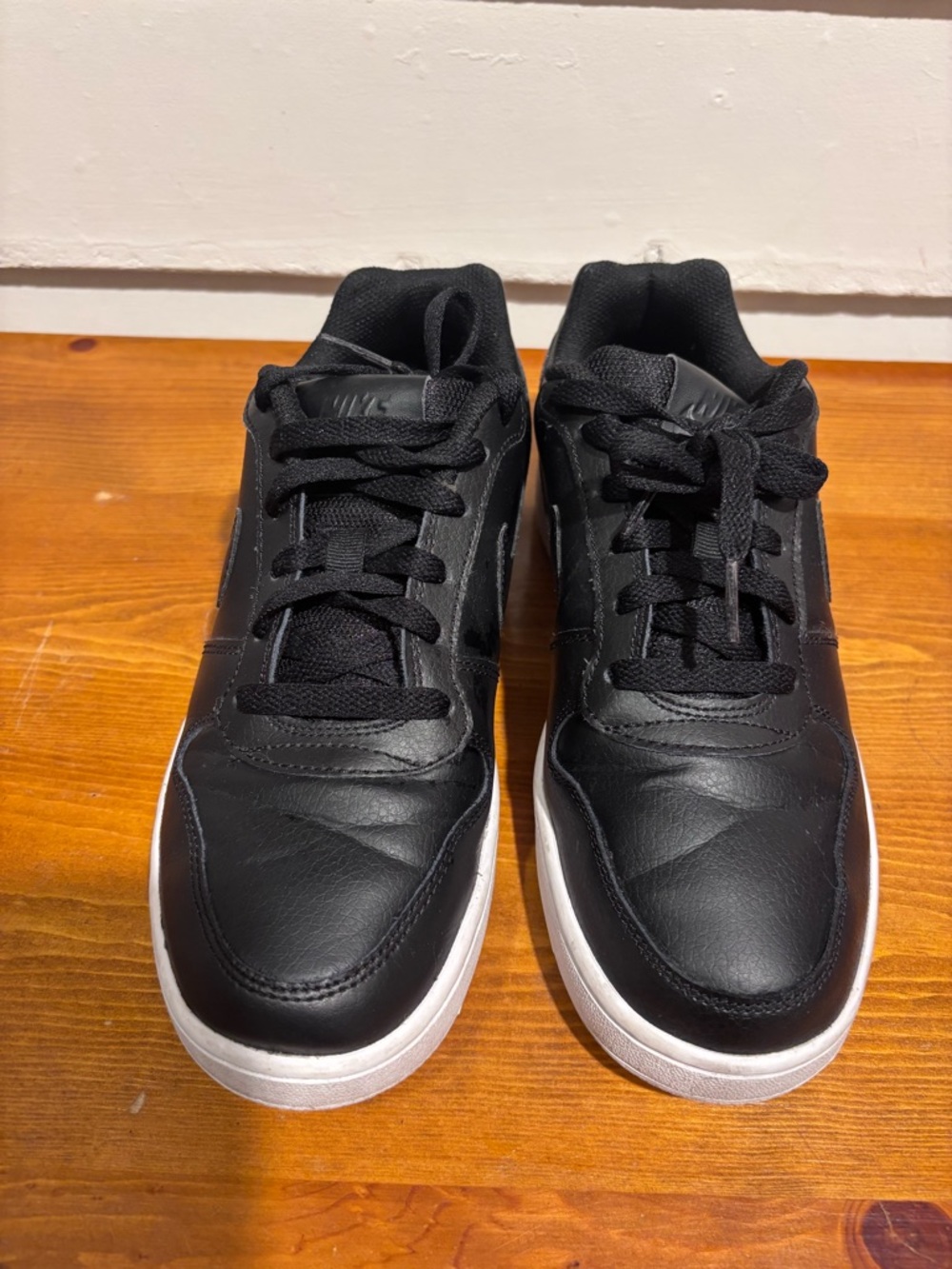 Nike Men's Black and White Low-Top Sneakers